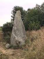 Menhir to west of Le Moustoir tumulus